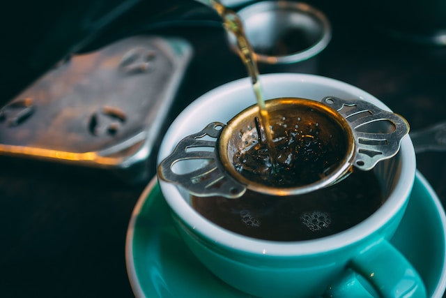 Making tea using a strainer