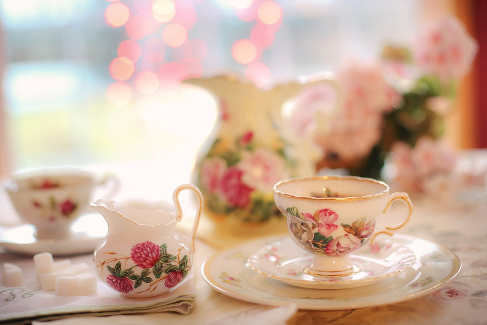 How to host a tea party, a demonstration